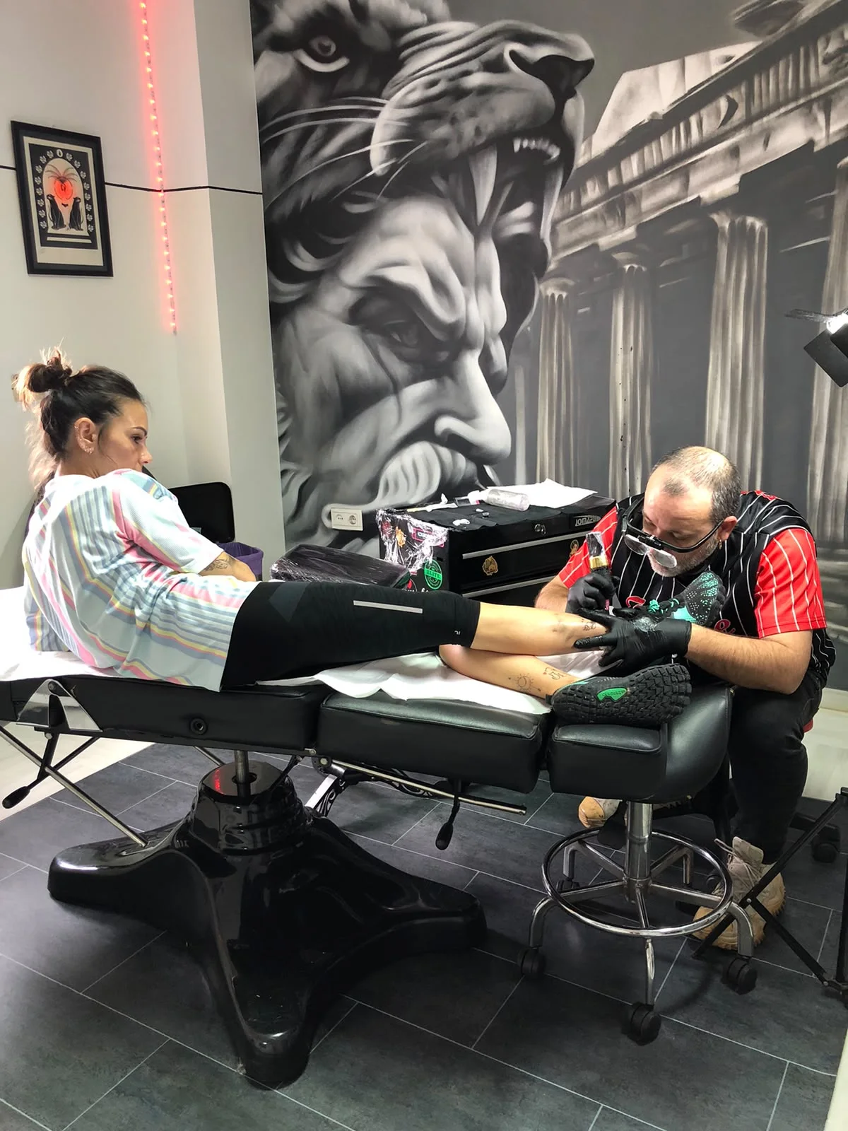 Sesión en el estudio privado Free Life Tattoo